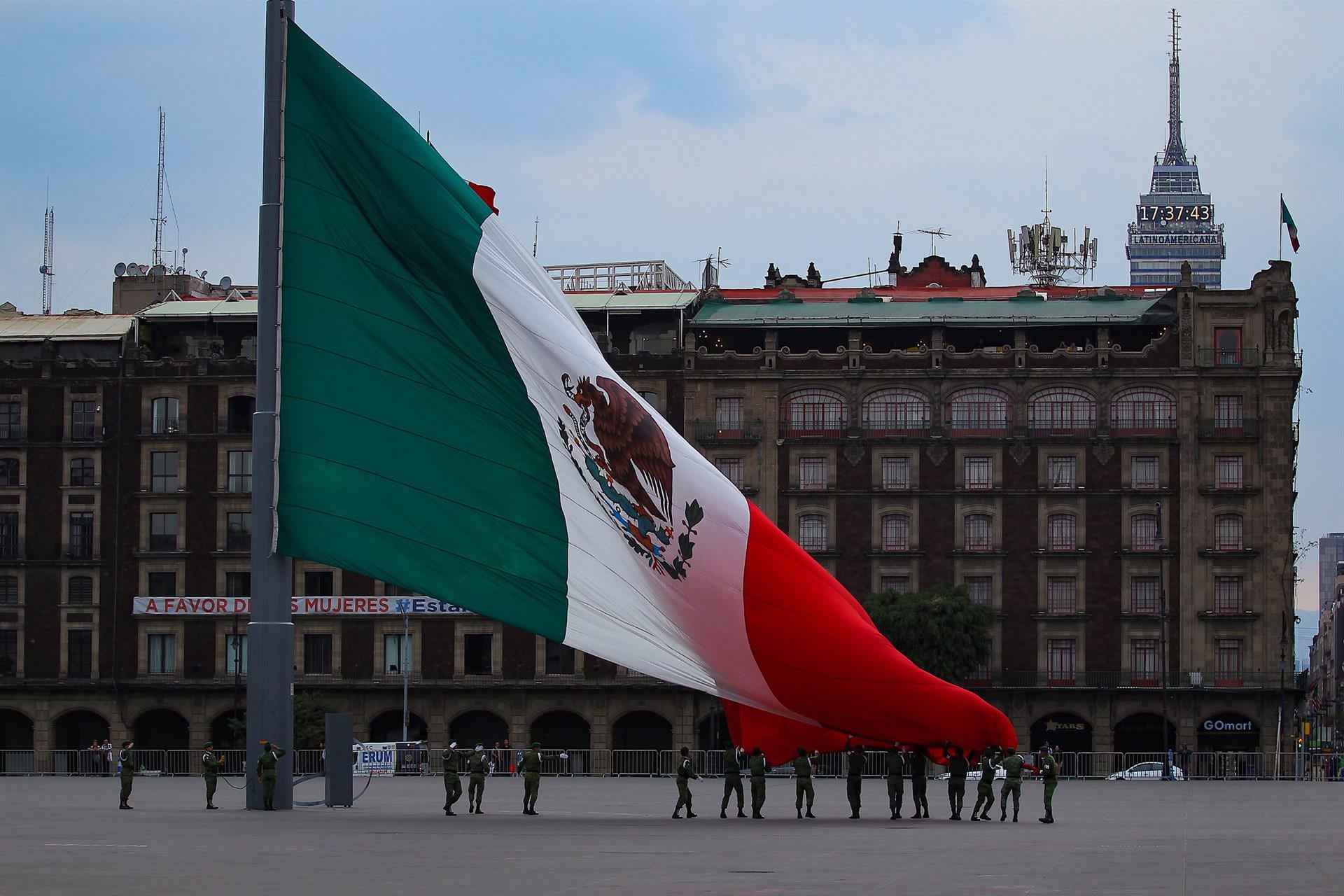 Mexico Out Mexico's Investment Landscape: Fewer Transactions, Higher Capital in ...